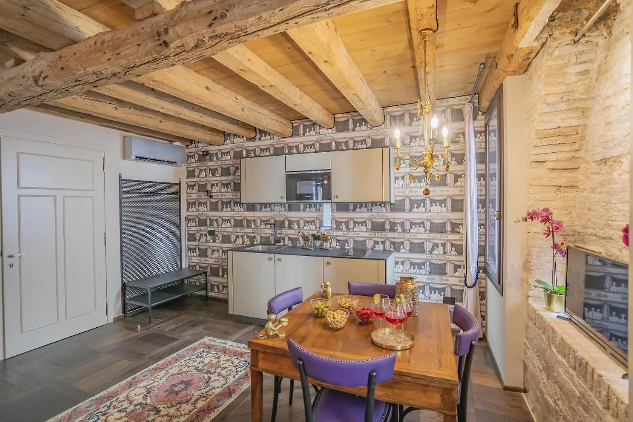 Corte Rubbi 8 Luxury Two-Bedroom Apartment -Dimora Italia - Βενετία 0*,